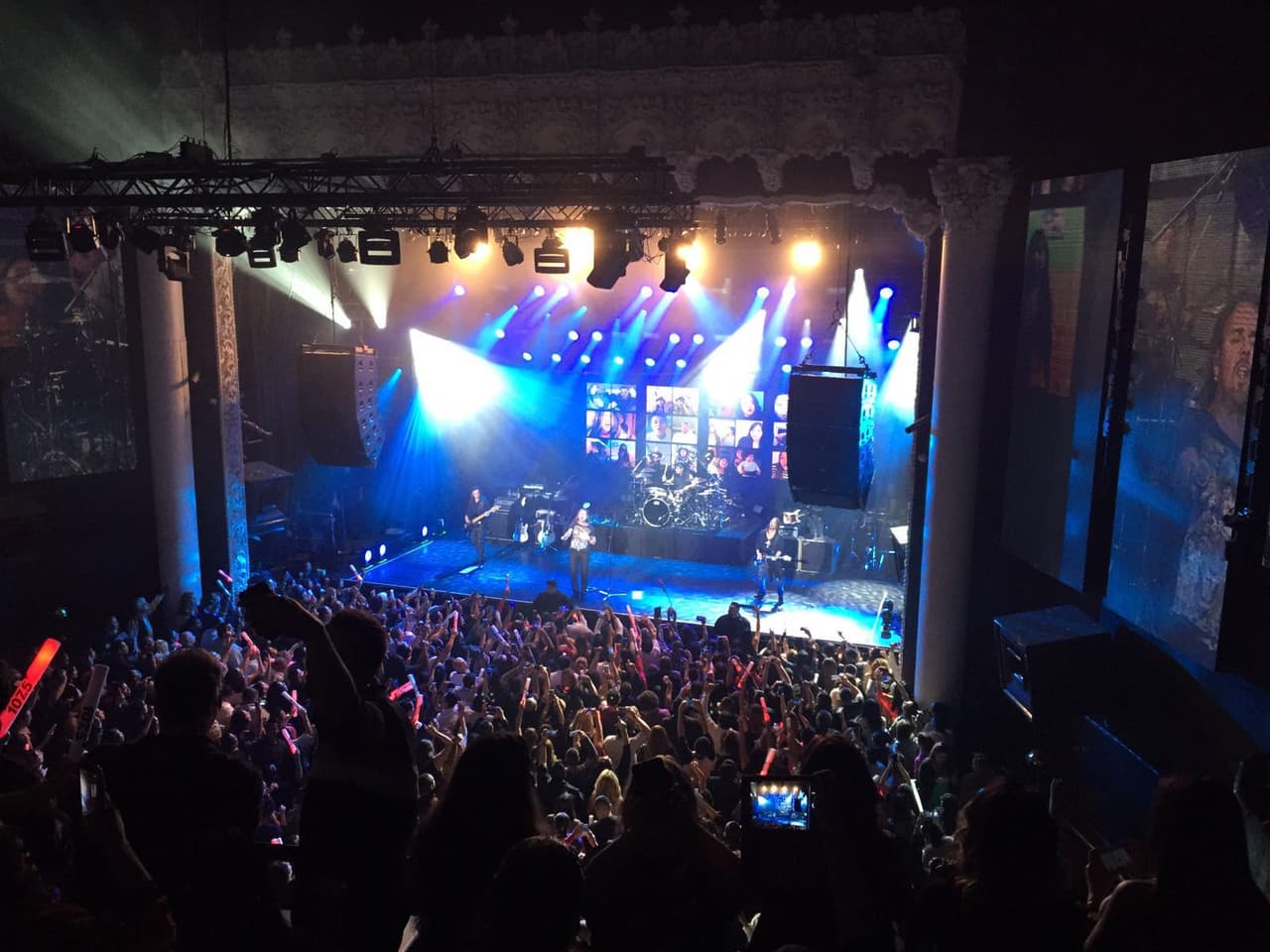 El concierto fue organizado por la estación de radio K-Love 107.5 en el Avalon Theater, de Los Ángeles.
