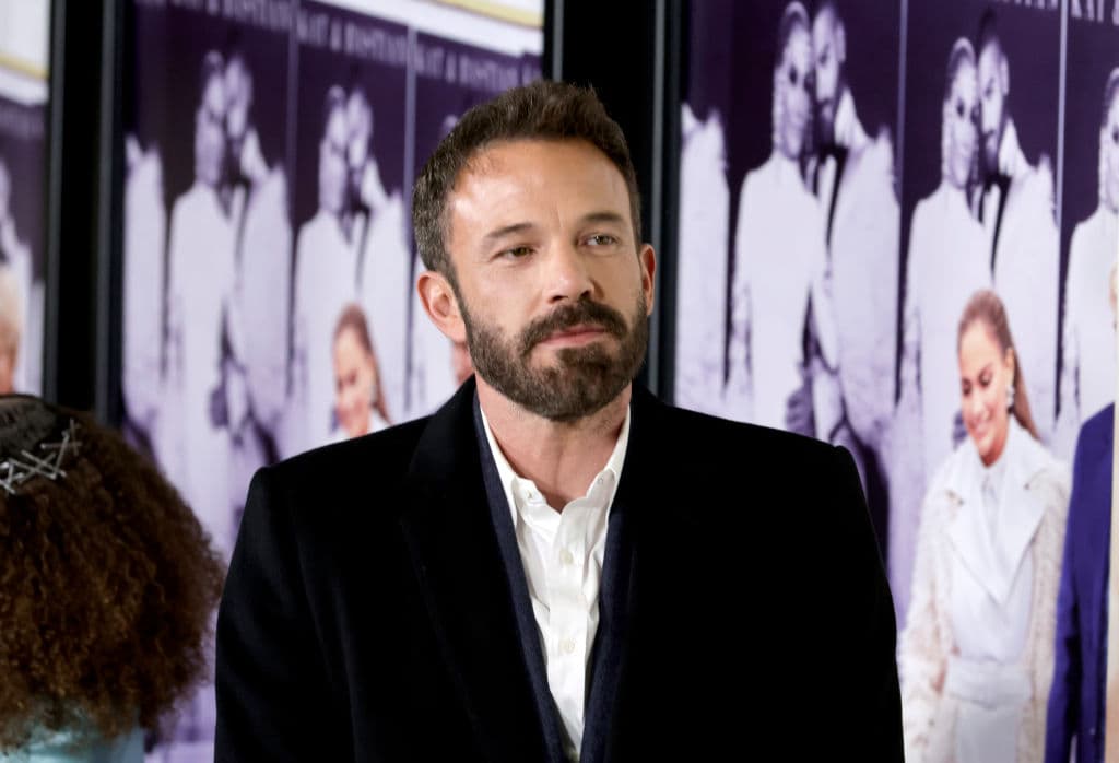 En el 2014, durante una entrevista con 'The New York Times', Affleck reveló que le dijo al director David Fincher que haría cualquier cosa por él, menos usar una gorra de los Yankees. Después de cuatro días de negociaciones y discusiones, el problema se arregló con una gorra de los Mets.