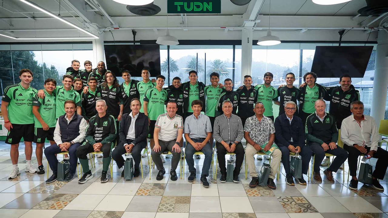 ¡Encuentro generacional! Leyendas de México 86 visitan a la Selección Mexicana