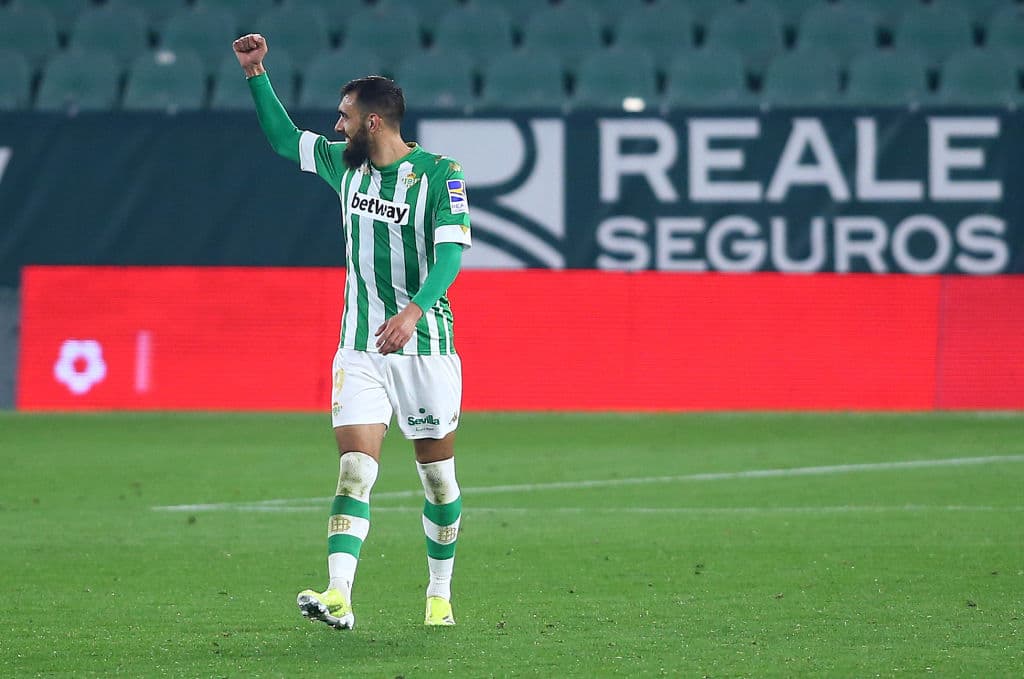 Canales falló un penal hacia los 76’ y el gol no llegaba al Benito Villamarín. Guardado salió al 78’. Hacia el final del duelo, Borja Iglesias (84’) no falló desde el manchón penal. En la siguiente jornada de La Liga, Betis visitará al Cádiz y Getafe recibirá al Valencia.