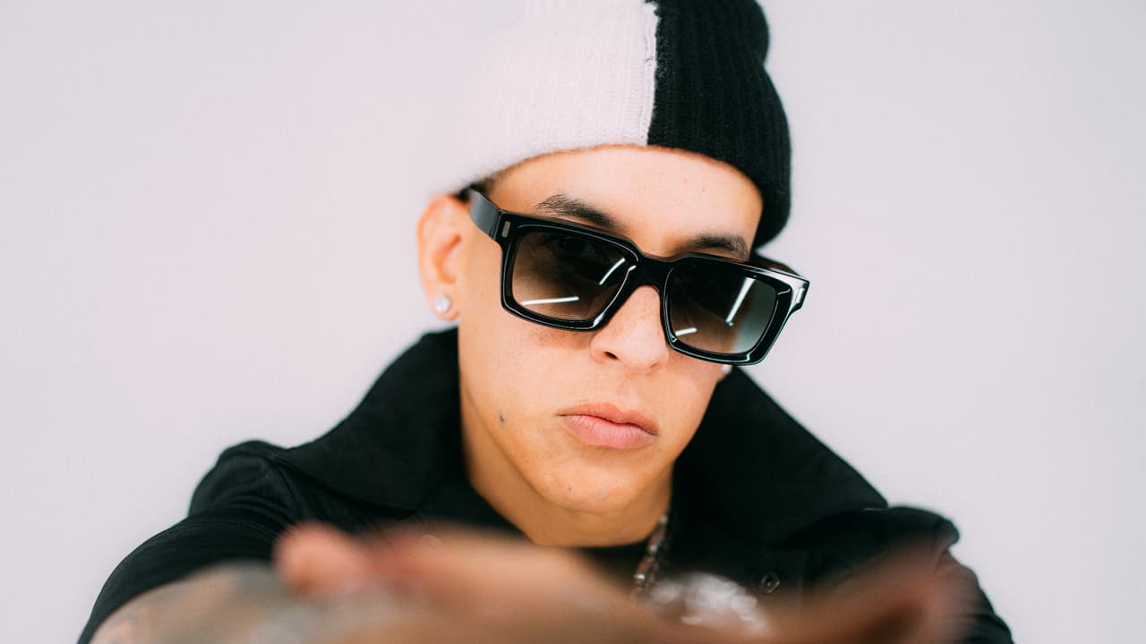 <h3 class="cms-H3-H3">Daddy Yankee</h3>
<br>El 'Big Boss' tendrá a cargo 
<u><b><a href="https://www.univision.com/shows/premios-juventud/premios-juventud-2022-daddy-yankee-opening-de-la-fiesta-del-verano" target="_blank">el gran número de apertura</a></b></u> de la fiesta del verano, y será su última presentación en TV antes de su gira 'La Última Vuelta World Tour'. Este año está nominado en tres categorías: Mi Artista Favorito de 'Streaming', Álbum del Año por su último disco 'Legendaddy' y Social Dance Challenge por el tema 'Bombón' junto a El Alfa & Lil Jon.