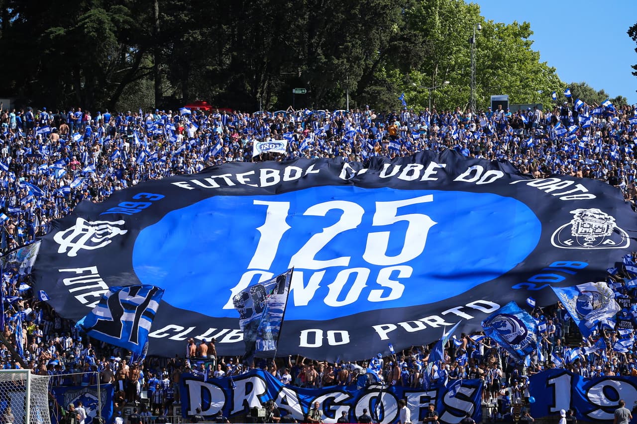 Celebrando los 125 años de existencia, los fanáticos del Porto deseaban una copa más para sus vitrinas.