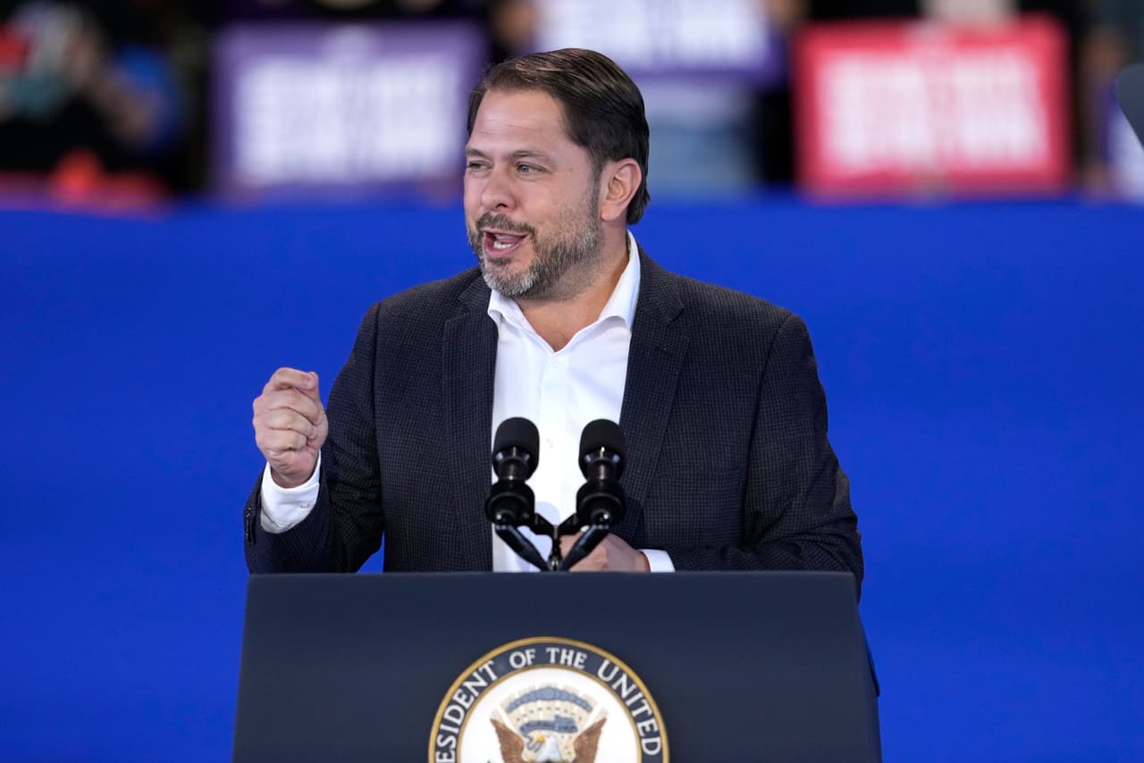 El senador Rubén Gallego respalda al demócrata Josh Turek, aspirante al Senado de EEUU