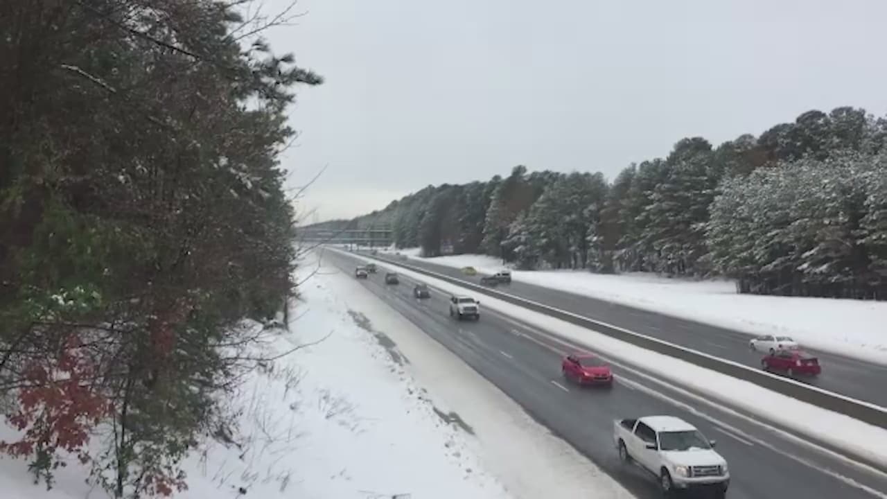Caídas y resbalones por hielo en Carolina del Norte saturan salas de emergencia