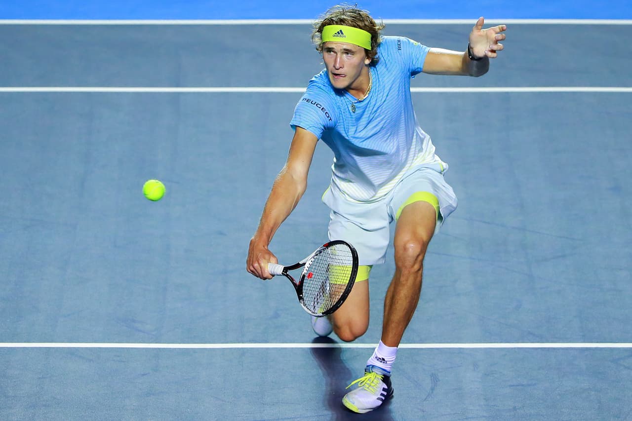 Zverev pasó a ser la primera raqueta del torneo tras el abandono por lesión del español Rafael Nadal y pronto mostró su buen tenis ante un Johnson que defendió bien.