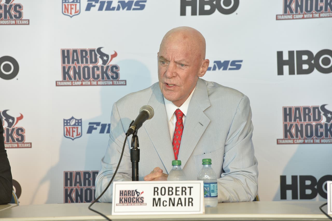 Dueño de los Texans, Bob McNair: Nuestros QBs no necesitan ser superhéroes