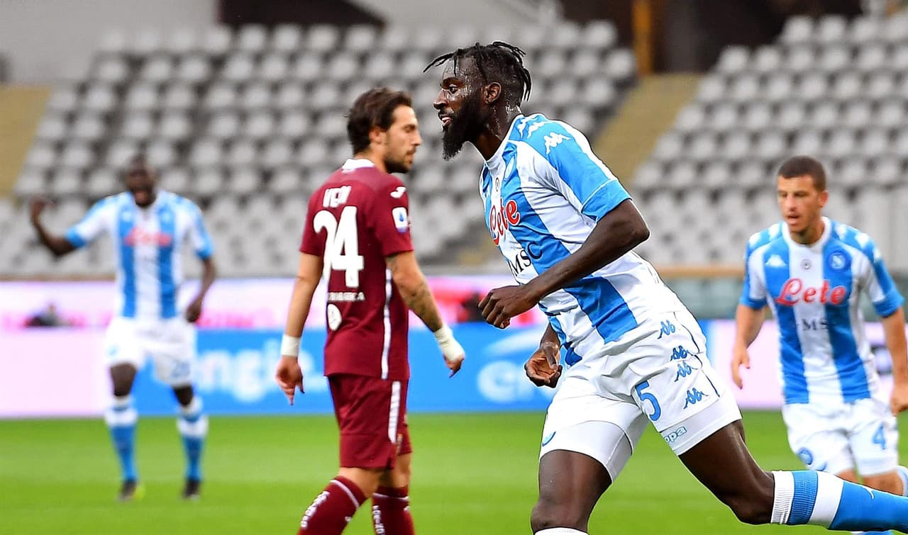 Napoli se impuso ante Torino 2-0 durante la fecha 33 en la Serie A. Bakayoko anotó golazo al minuto 11, seguido de Osimhen al minuto 13. Torino se quedó con diez hombres tras doble amarilla para Mandragora. El mexicano Hirving Lozano entró al minuto 58 al campo.