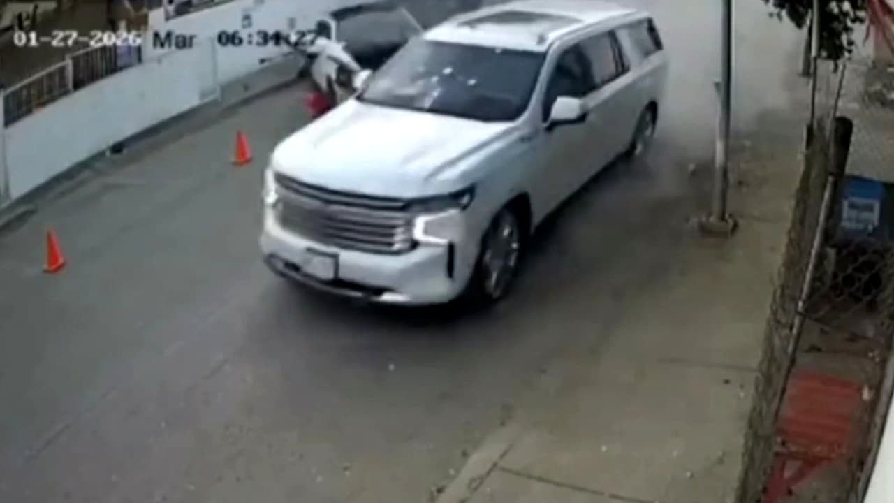 Persecución termina en violento enfrentamiento y choque en México; hay cuatros sospechosos detenidos