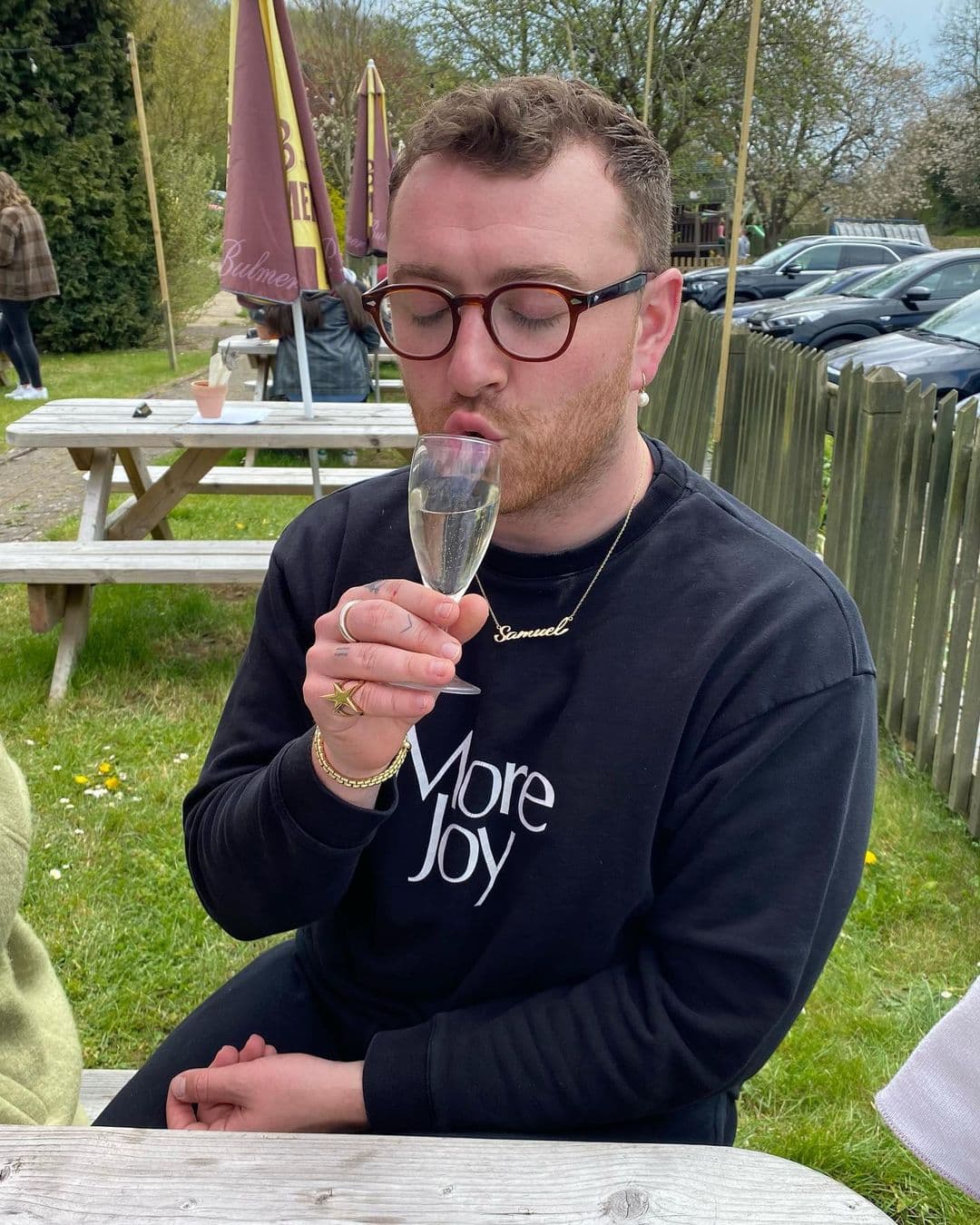 Posteriormente, Smith empezó a usar el pronombre ‘ellos’ tras " una vida de estar en guerra con mi género".