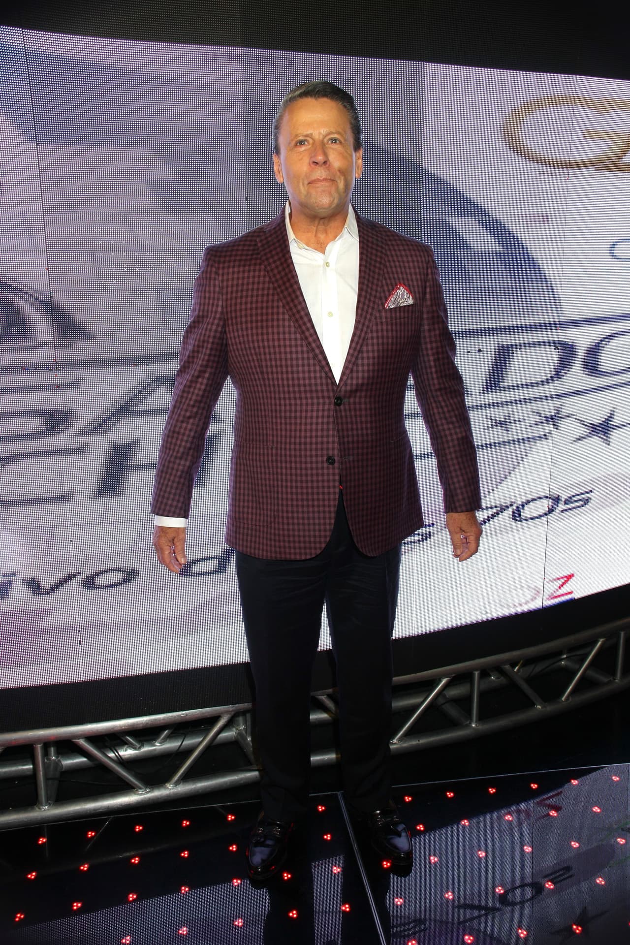 "Empezó a ser celoso, 
<b><a href="https://www.univision.com/famosos/alfredo-adame-tendra-que-pagar-casi-900-dolares-por-dano-moral-a-su-ex-diana-golden-fotos" target="_blank">a ser posesivo</a></b>". Dijo que las situaciones comenzaban desde el auto."(Empezaba) a decir en el auto: '¿qué estás haciendo para que te miren?' (Yo respondía) 'Nada, soy bonita'".
<br> 
<br>