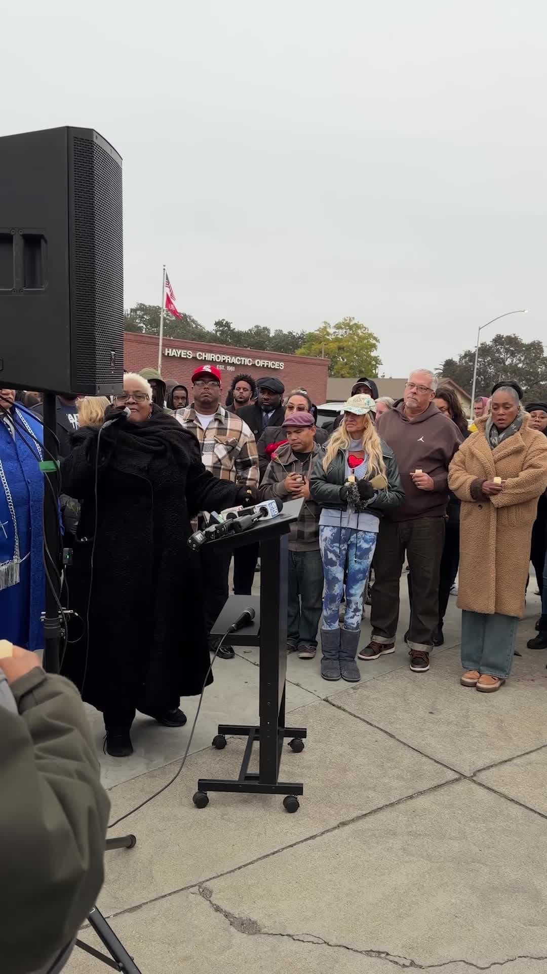 Dolor y unión en Stockton tras tiroteo que cobró la vida de tres menores