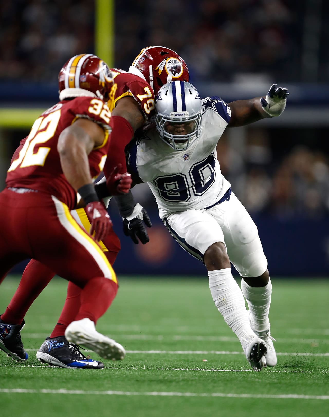 Demarcus Lawrence fue un dolor de cabeza para Cousins a quien capturó en par de ocasiones. Además forzó un balón suelto. Partidazo del ala defensiva.