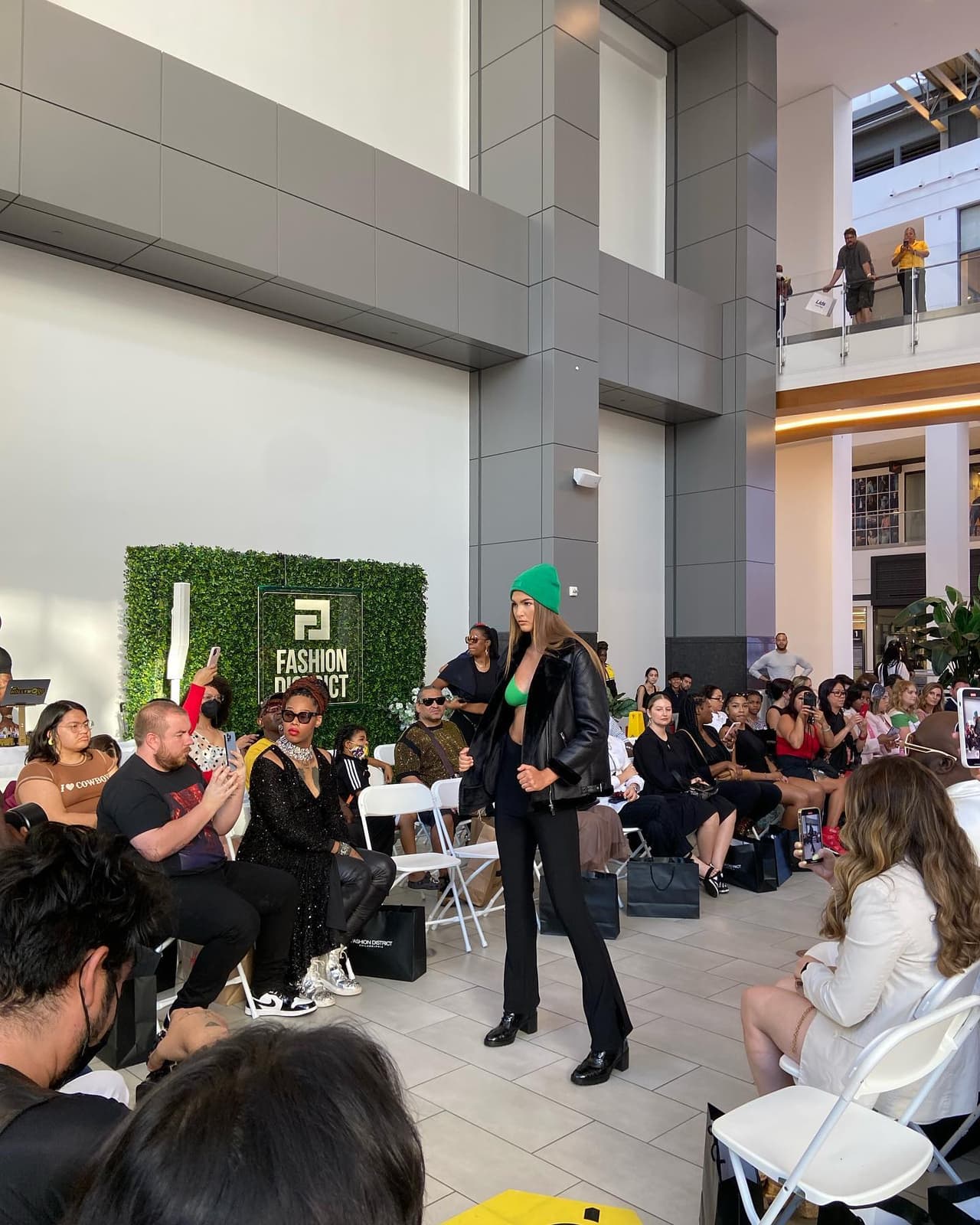 <b><a href="https://www.phillyfashionweek.org/">Philly Fashion Week (2 al 5 de marzo)</a></b>. La celebración anual de moda avanzada presenta una serie de concursos de diseño y desfiles en lugares de toda la ciudad.