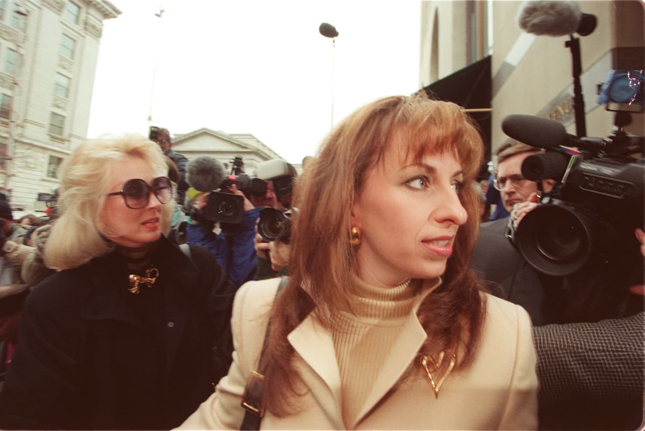 Paula Jones llegó a un acuerdo extrajudicial con Bill Clinton por cerca de un millón de dólares.