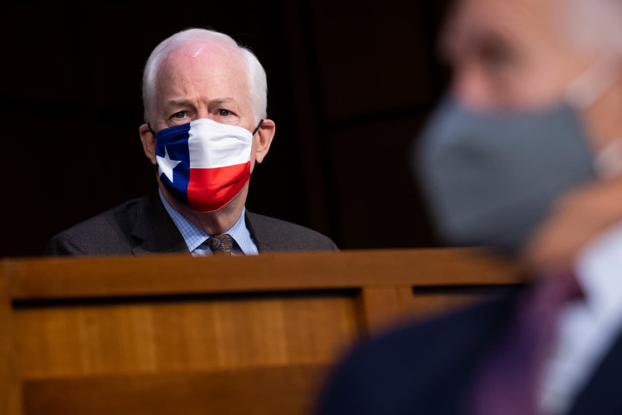 El senador Cornyn compara su relación con Trump con "las mujeres que se casan y piensan que cambiarán al marido"