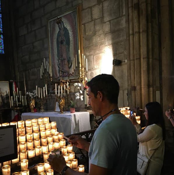 ¡Aprovechando para dar gracias! La visita a la Catedral de Notre Dame de París era una parada obligada.