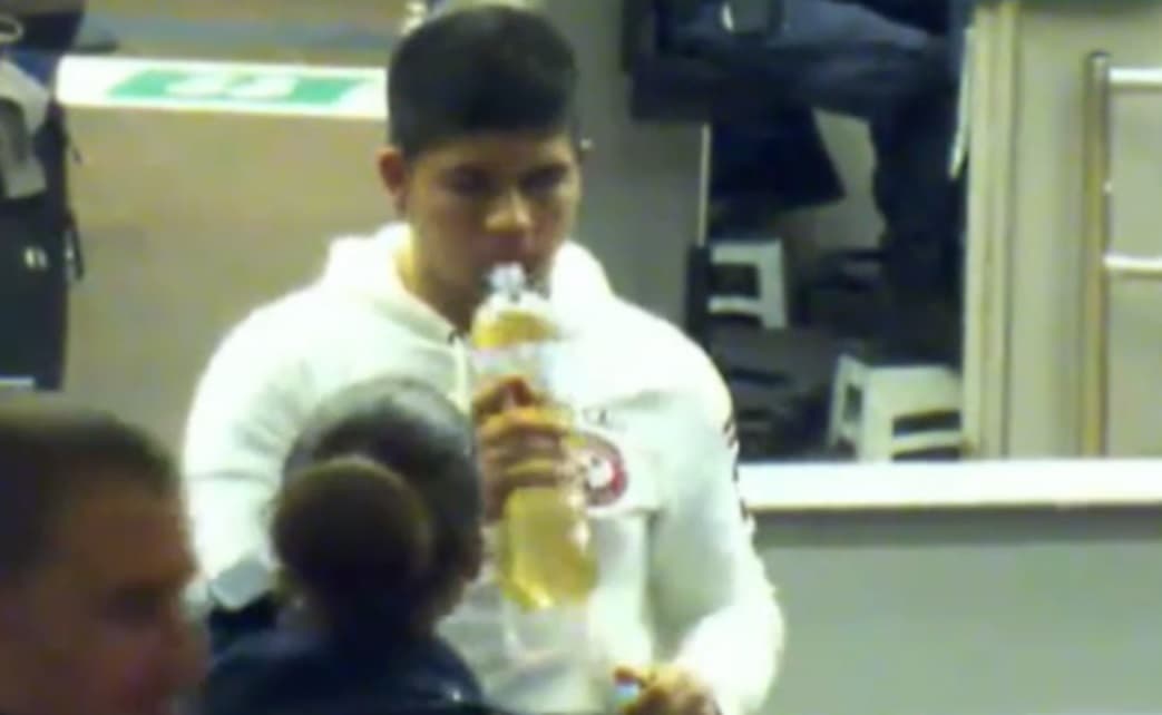 En video: los 4 sorbos a una droga líquida que mataron a un joven mexicano en la frontera