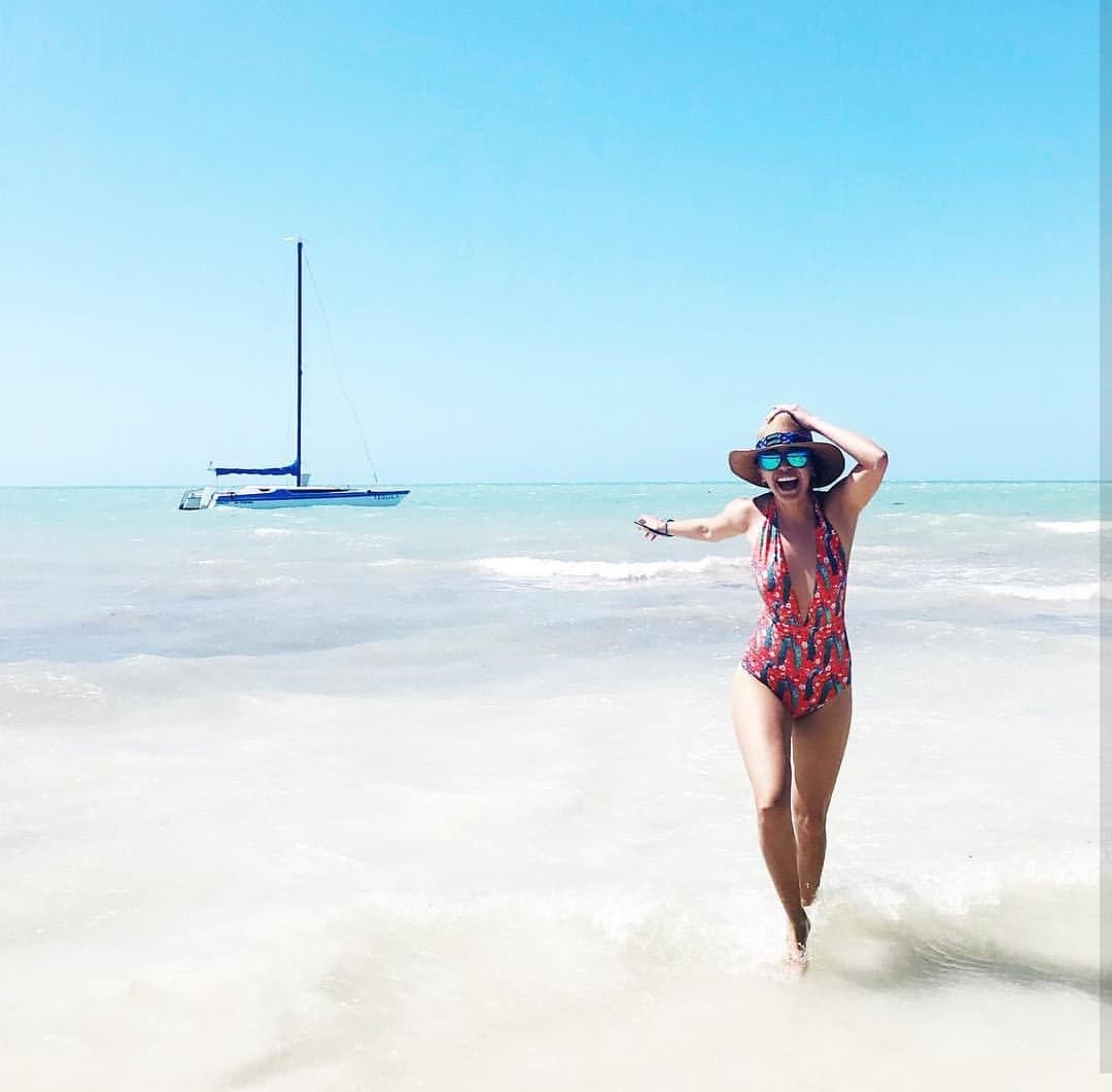 La presentadora de Despierta América sabe apreciar las maravillas de México, por lo que muchas de sus vacaciones las toma en su país natal, en esta ocasión fue el turno de Holbox, una isla situada en el norte de la península de Yucatán.
<br>