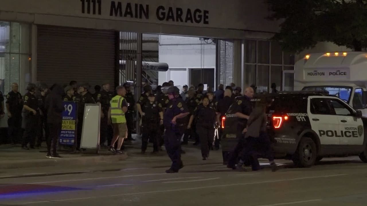 Autoridades arrestaron a decenas de personas durante la protesta.