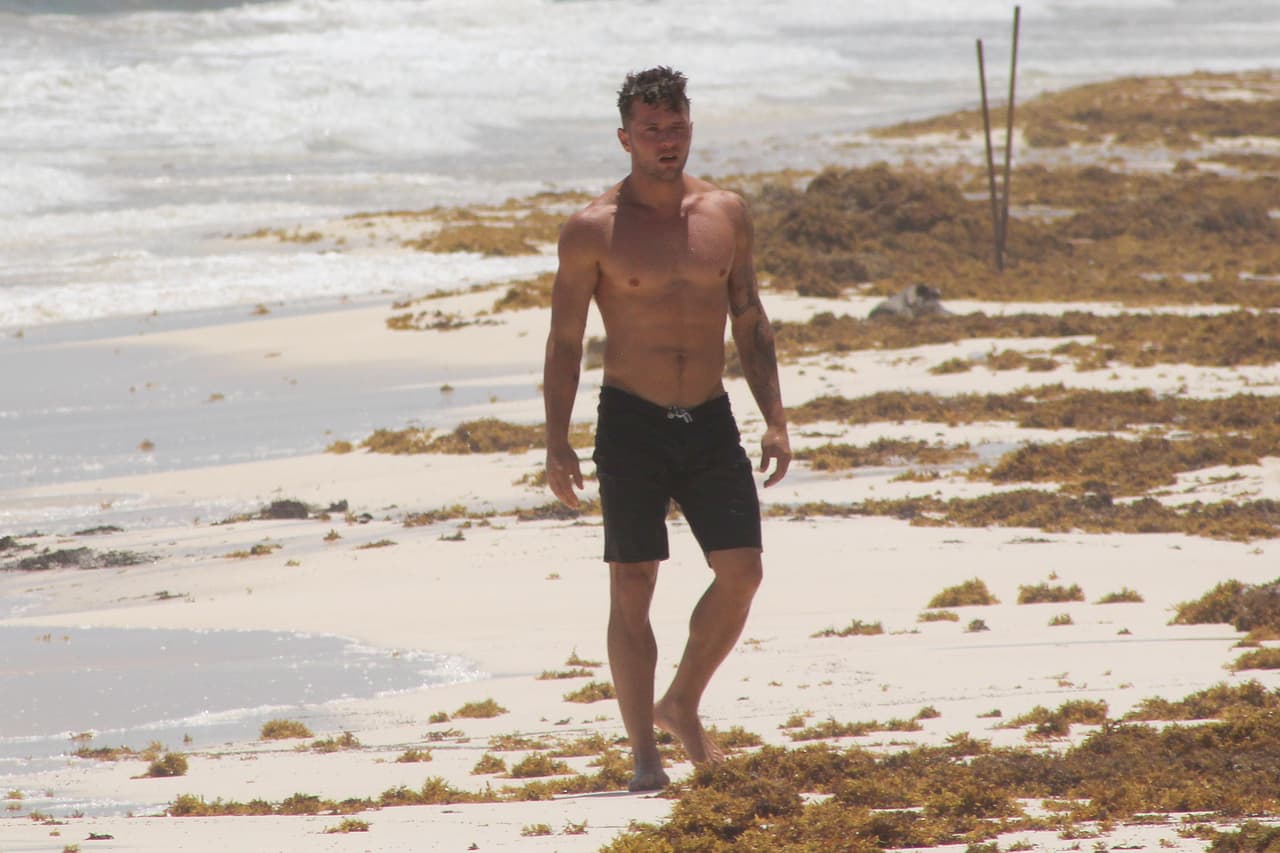 Ryan Phillippe en la playa