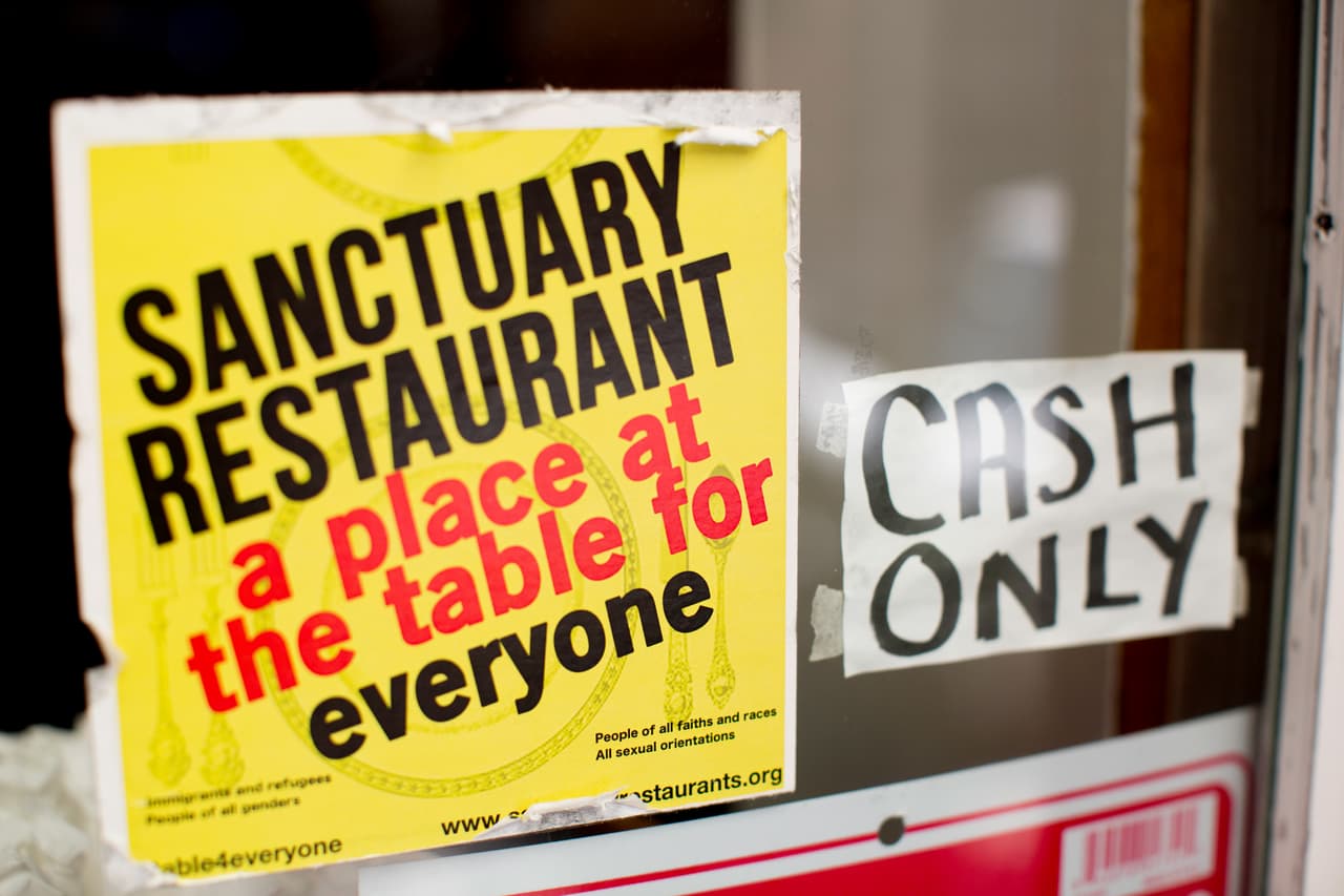 En medio de los recortes del actual gobierno estadounidense en contra de las ciudades santuario, Cristina y Benjamin hicieron de South Philly Barbacoa un espacio de resistencia.