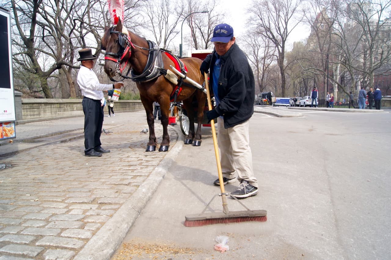 Javier contó que algunos peatones lo insultan.