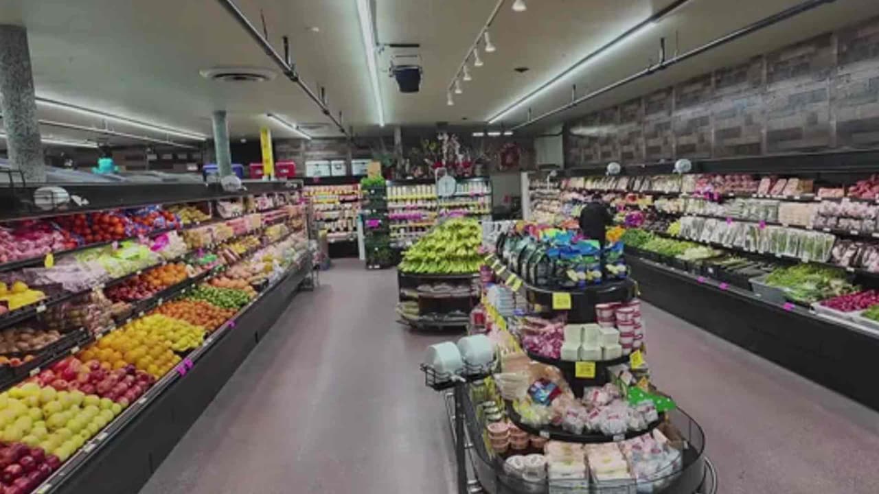 Inflación golpea el bolsillo de habitantes de NY que modifican su dieta ante la crisis