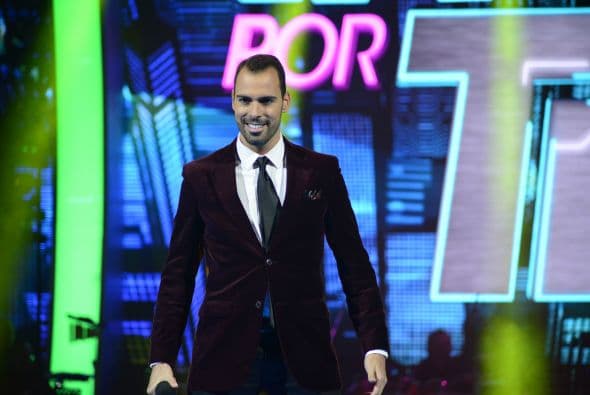 Arias formó parte del primer grupo de concursantes en tomar el escenario.