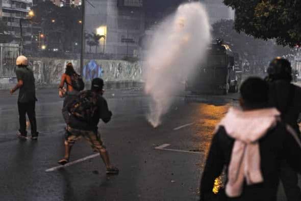 Además de catalogarlos de violentos y "quema todo"