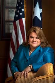 La comisionada residente en Washington, Jenniffer González, 
<a href="https://twitter.com/RepJenniffer/status/1284539692357160961" target="_blank">solicitó en una carta al Departamento de Justicia de Estados Unidos suspender el traslado de reos a la isla</a>.