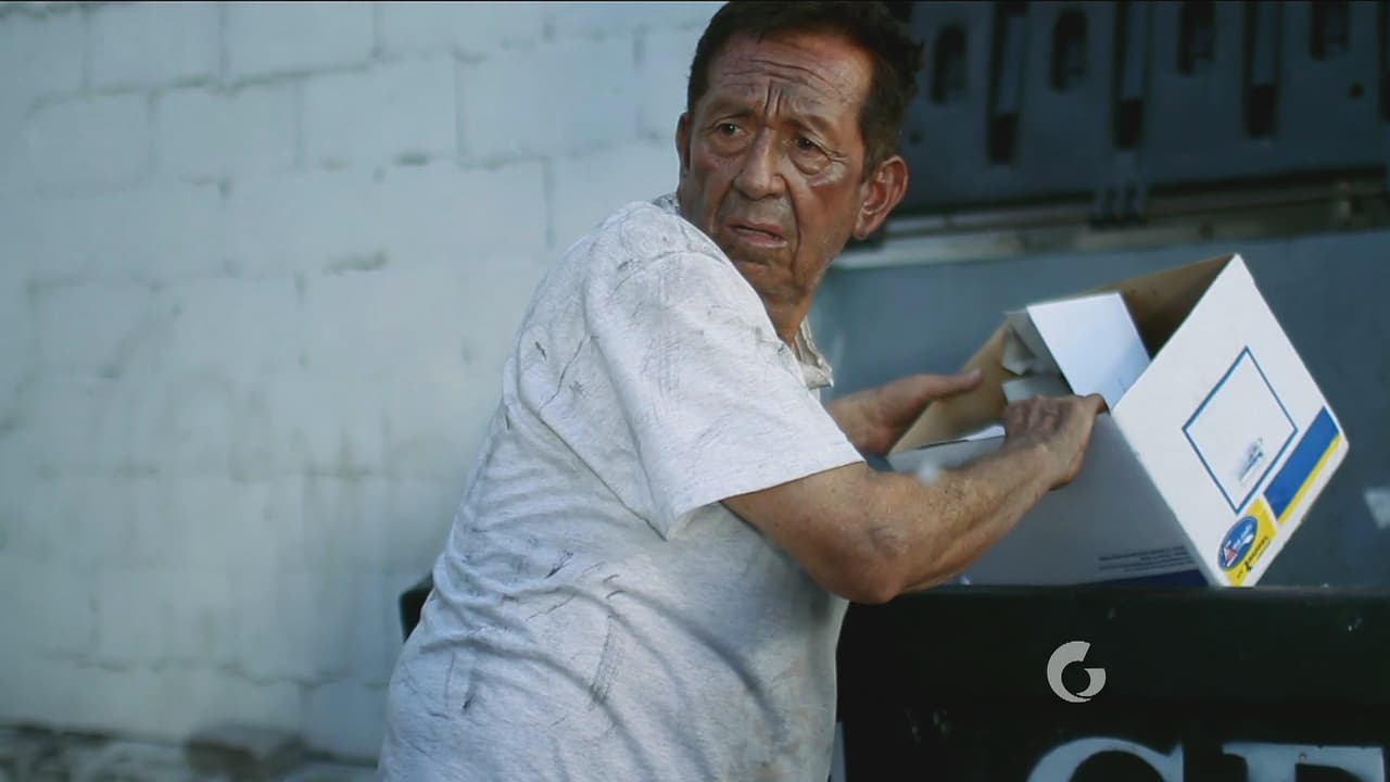 Natalia se sorprende al ver que el dueño del perrito es una persona de la calle.