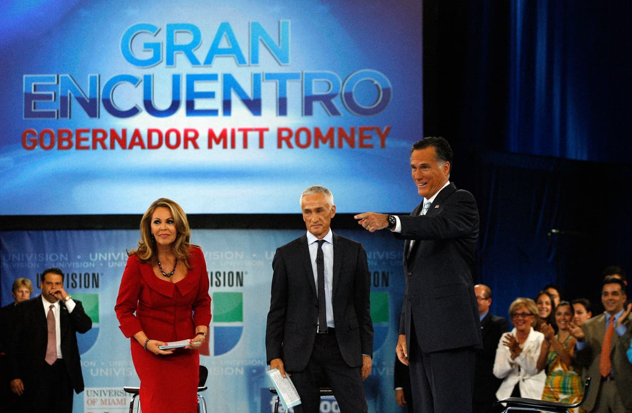 María Elena Salinas y Jorge Ramos entrevistan al ex candidato presidencial por el Partido Republicano Mitt Romney.
