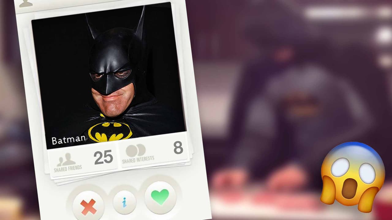 Conoció a Batman por Tinder: Cocinó para ella disfrazado del mítico personaje y nunca se quitó la máscara