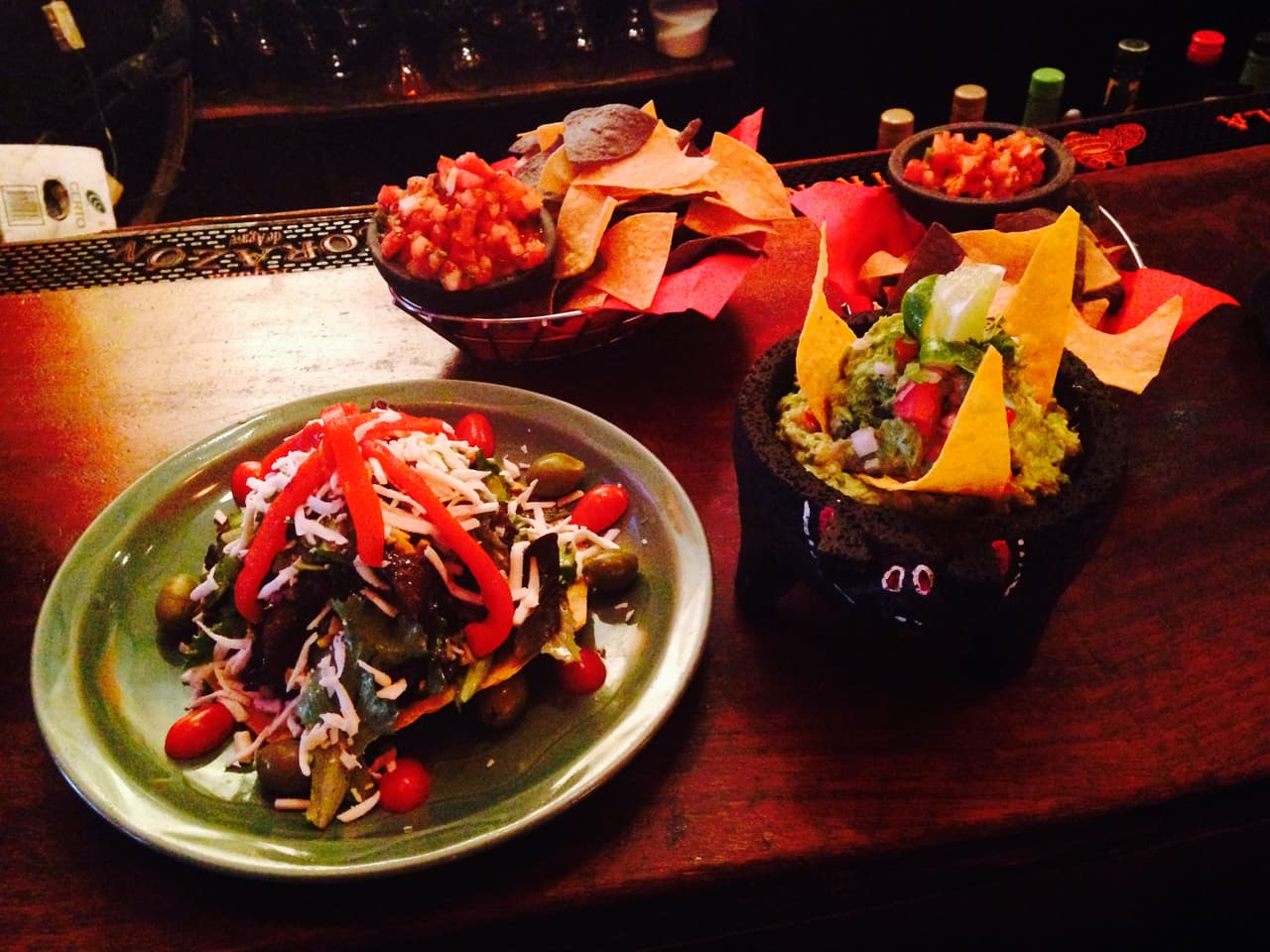 Platos cocinados por trabajadores latinos.