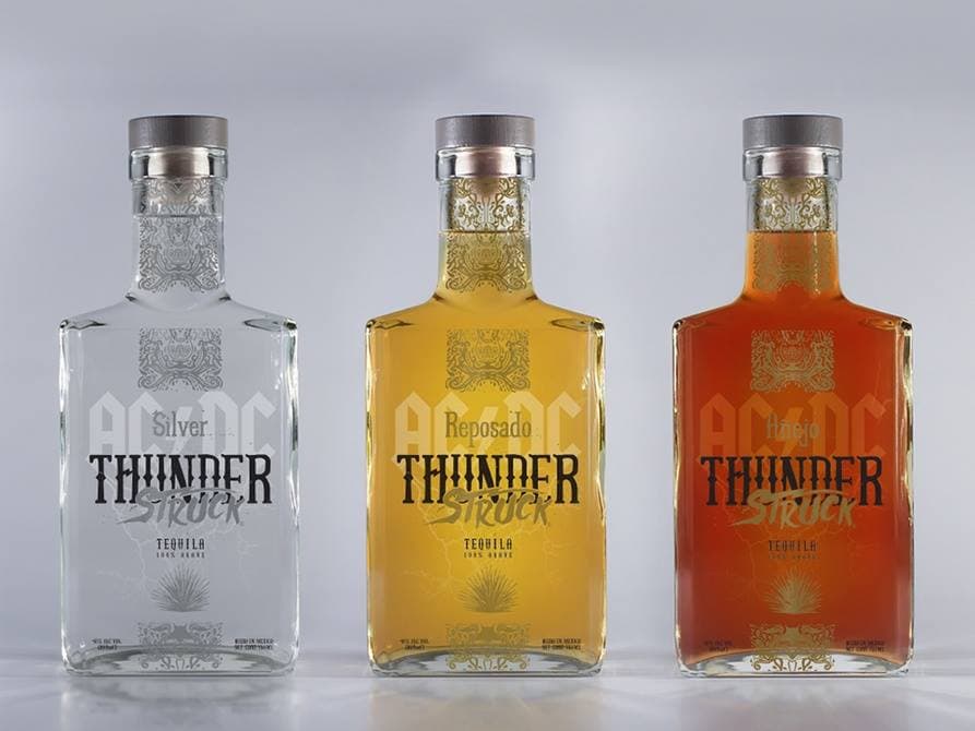 Los rockeros han lanzado de todo tipo de alcohol, desde vino, cerveza y hasta un bourbon, pero no se quedaron atrás con su tequila ‘Thunderstruck’ reposado y añejo.
