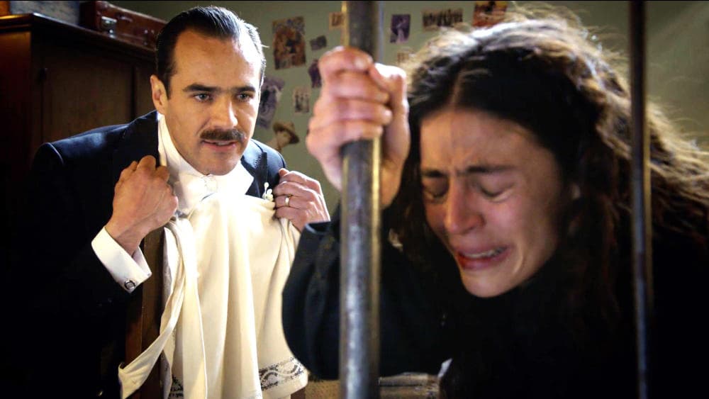 En El Hotel de Los Secretos, Diego amenazó a Belén con asesinar a su hijo si no recuperaba la carta con el gran secreto de los Alarcón.