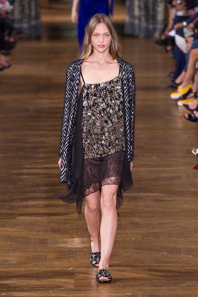 Descubre la colección primavera – verano 2017 de Lanvin aquí.