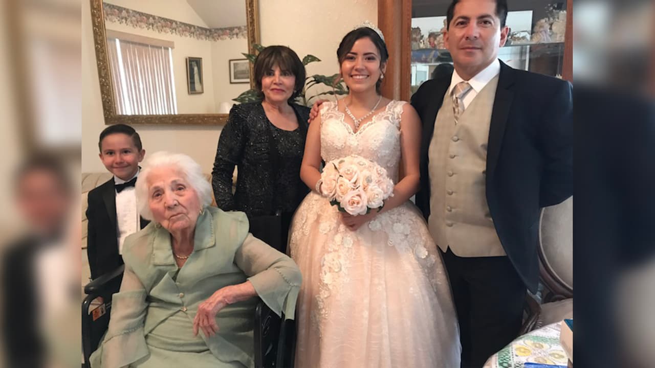 La familia siempre ha sido la parte más importante en la vida de Treviño, quienes le han apoyado a lo largo de su carrera.