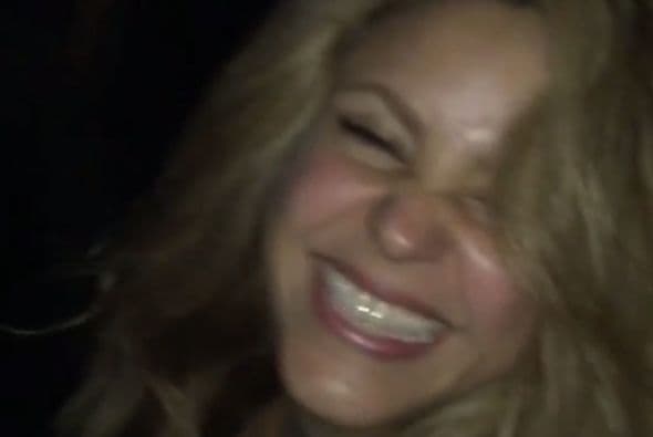 Mira nada más la carita de la colombiana, se nota que la fiesta se puso buena.