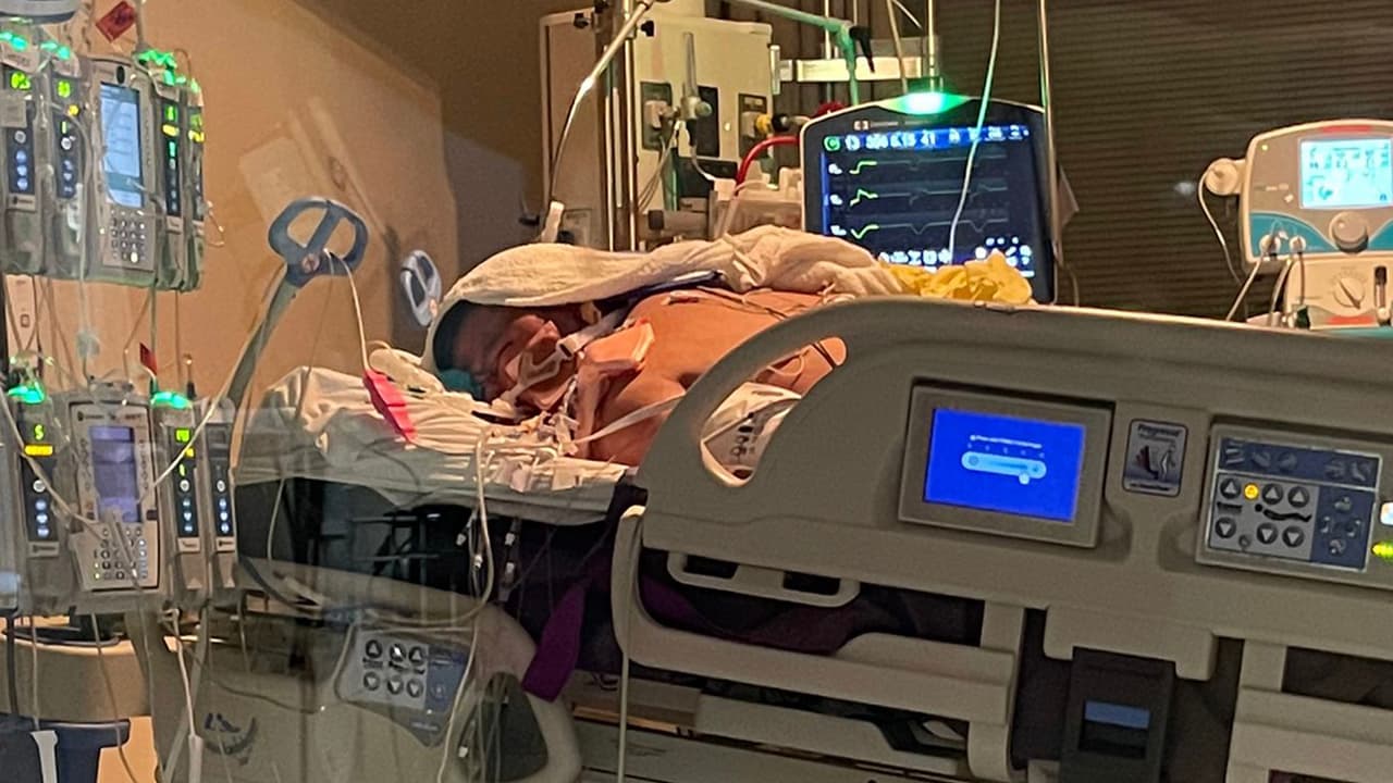 Donato ingresó el 28 de agosto al hospital y de ahí tuvo que esperar porque 
<a href="https://www.univision.com/local/houston-kxln/covid-19-condado-montgomery-texas-enfermeras-hospitalaria">no había camas en el área de terapia intensiva. </a>