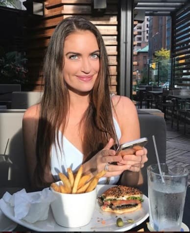 La canadiense muestra tener equilibrio en todos los aspectos de su vida: disfruta hacer ejercicio y la comida de todo tipo.