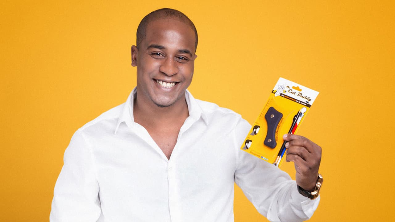 Este caribeño ha ganado ya más de 800,000 dólares con un invento para cortarse uno mismo el pelo