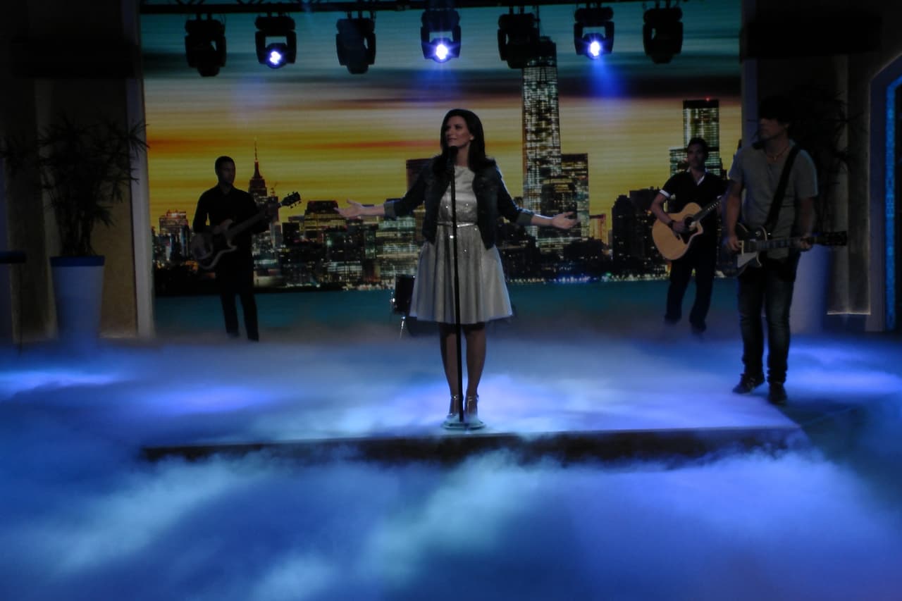 Laura nos deleitó con su bella voz en Despierta.