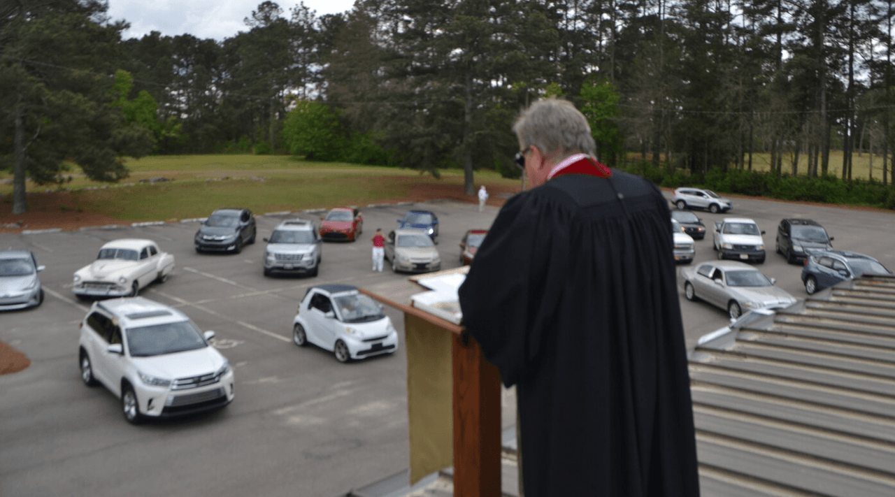 La curiosa forma en que iglesia de Carolina del Norte recibe a sus feligreses en tiempos de coronavirus