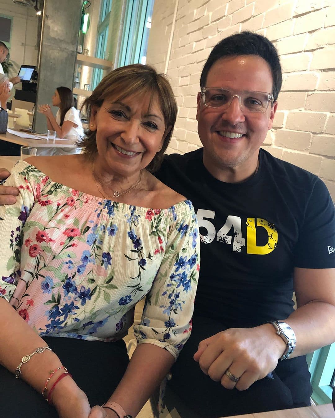 Raúl González festejó el cumpleaños de Mari García, una de las creadoras de Despierta América, quien se ganó un lugar en el corazón del conductor venezolano cuando lo invitó a unirse al show en el año 2001.