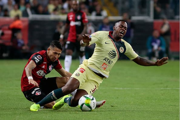 Renato Ibarra fue de los futbolistas que más intentó en ataque para los visitantes y su aportación dio frutos, puesto que, robó el balón para el primer gol de su equipo.