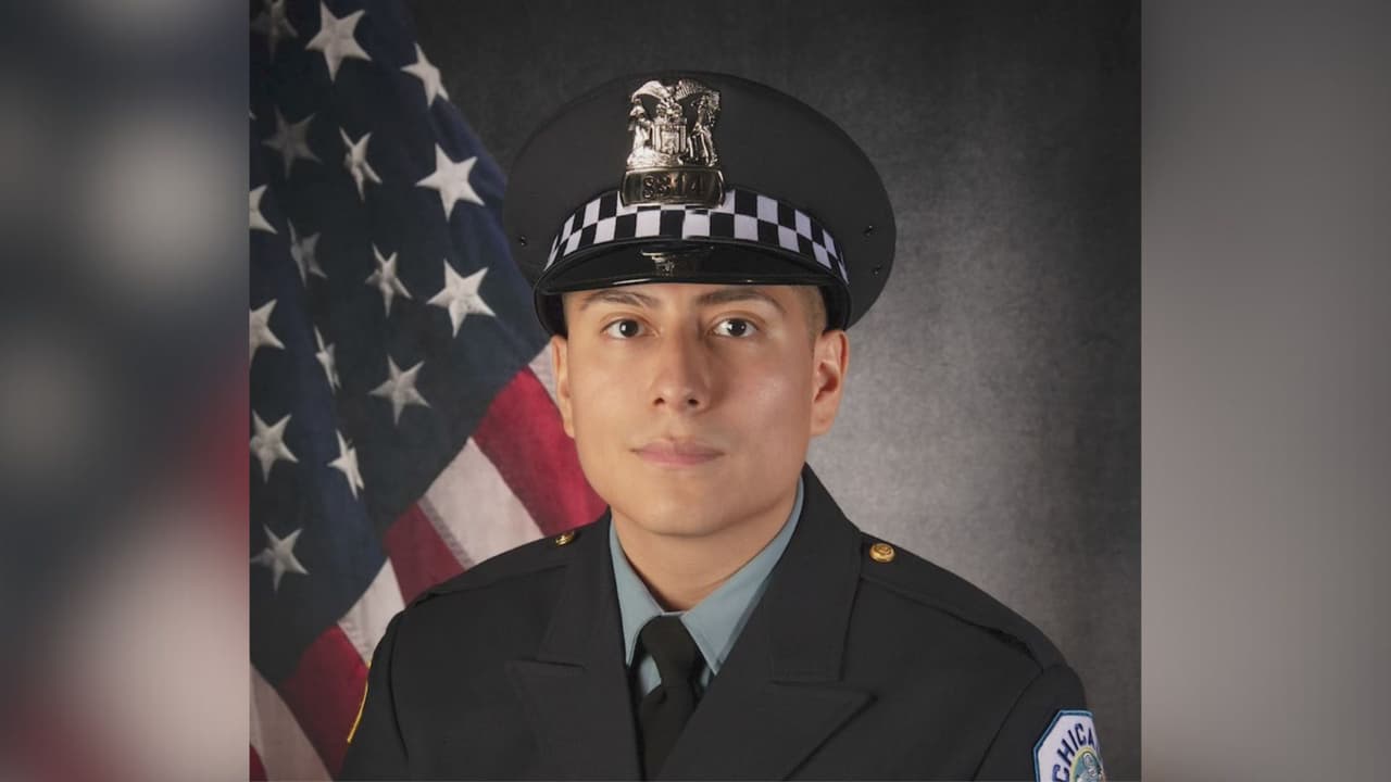 Comunidad de Chicago se une en emotiva misa para honrar al oficial Enrique Martínez, caído en servicio