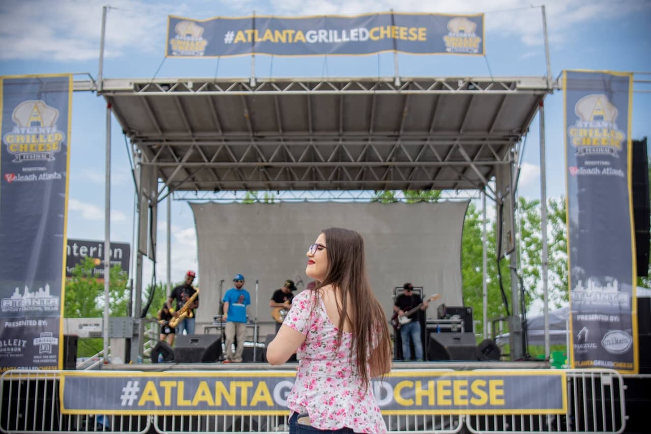 <b><a href="https://www.atlantagrilledcheese.com/">Atlanta Grilled Cheese Festival (30 de abril)</a></b>: Deléitate con los mejores sándwiches de queso a la parrilla de la ciudad, música en vivo y acceso a Adult Game Zone y Bloody Mary Garden, según sus organizadores.