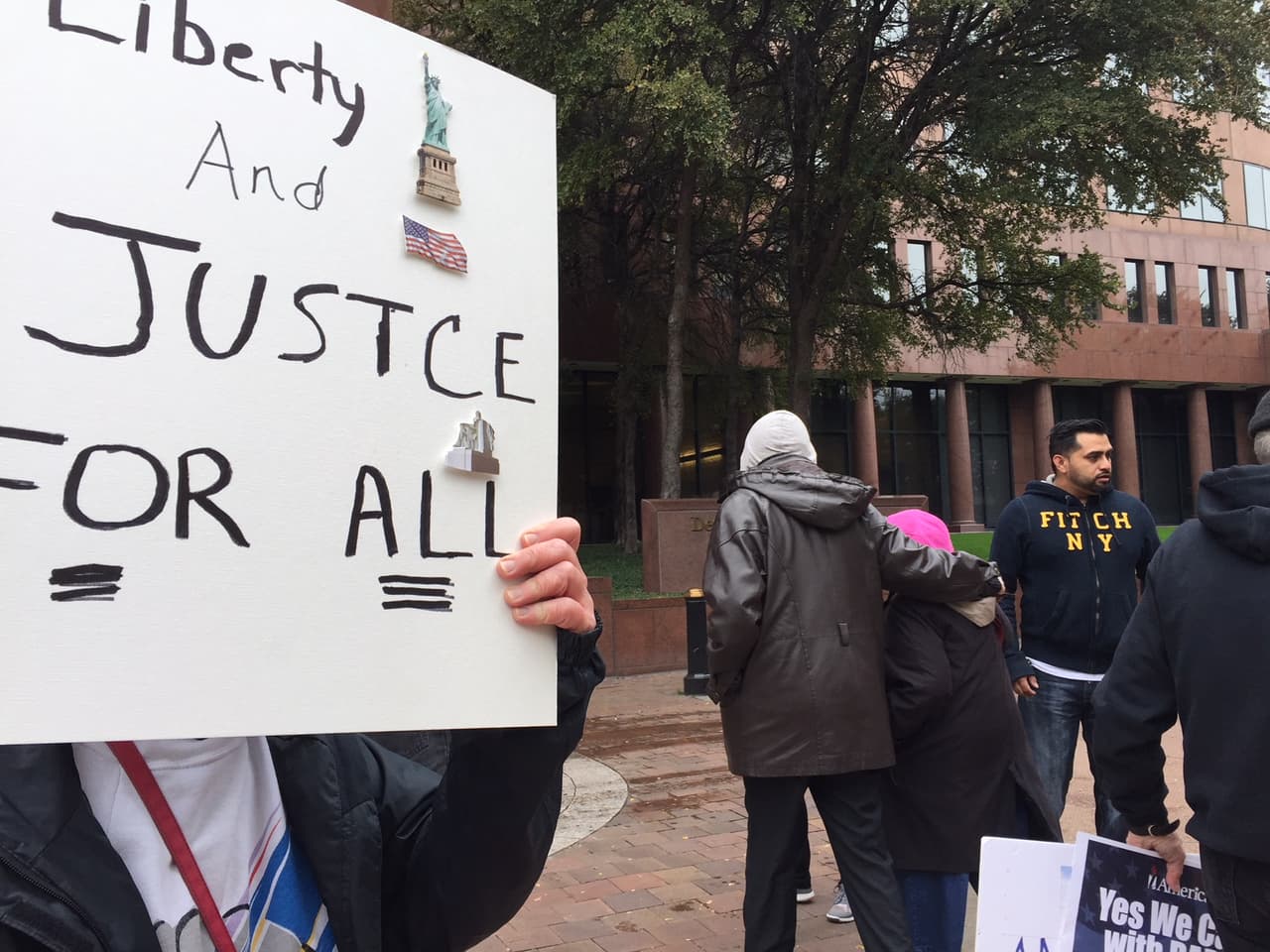 El grupo pidió que se apruebe el Dream Act 2017 "limpio", sin que esté atado a financiamiento para el muro fronterizo o un reforzamiento de las deportaciones.