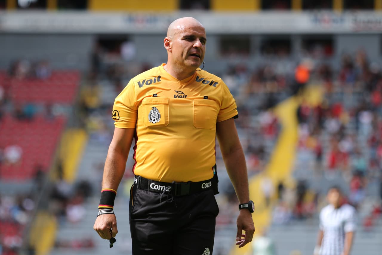 ¡Una figura! Francisco Chacón anunció su retiro del arbitraje y abre cuenta de Twitter